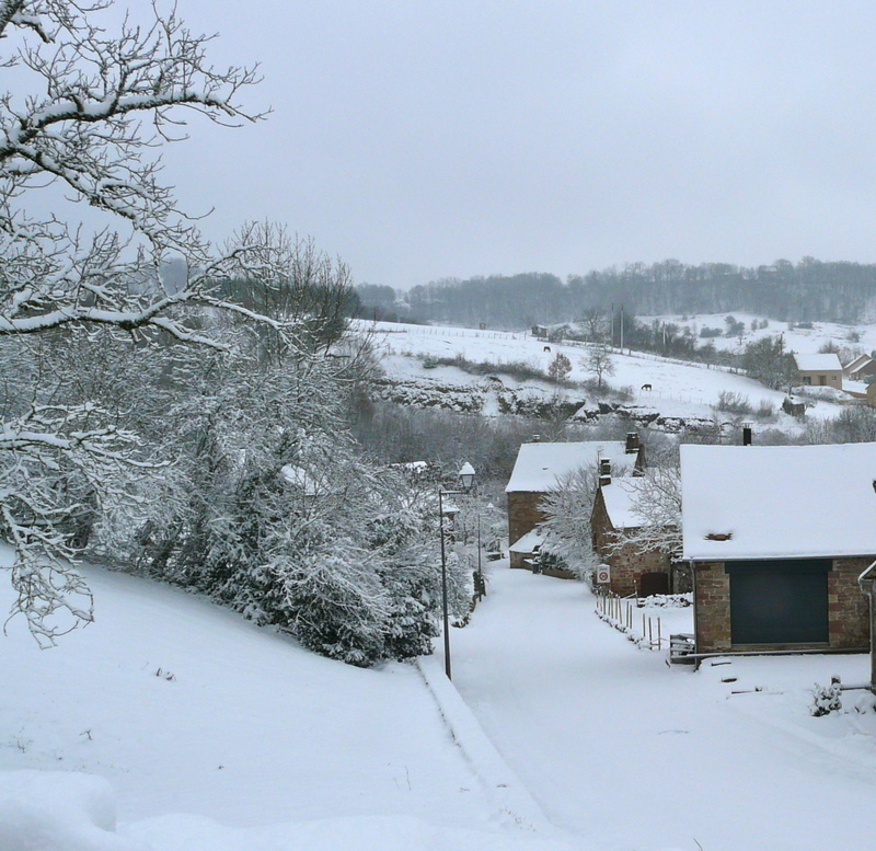 Le bourg sous la neige